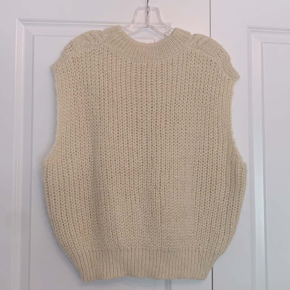 Cute knit vest!✨ - Picture 3 of 3